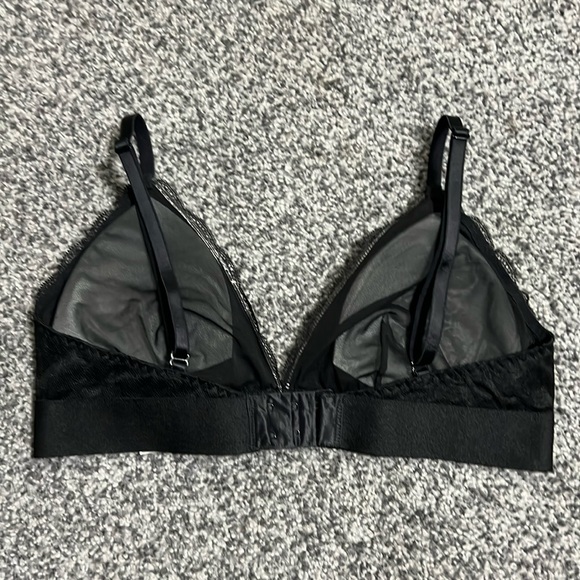 🌸4/$20🌸VS Pink Lace Bra/Bralette Black Size Medium EUC - Picture 2 of 5